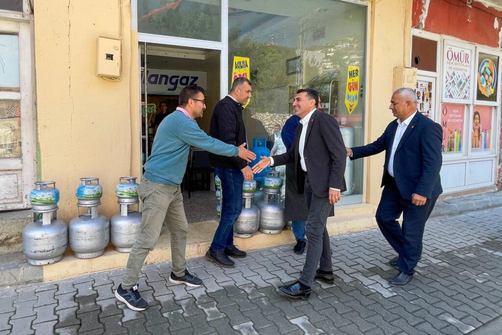 Anıl Tanburoğlu Karaisalı’da Vatandaşlarla Buluştu