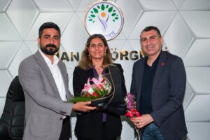 CHP’DEN DEM PARTİSİ YENİ SEÇİLEN İL EŞ BAŞKANLARINA HAYIRLI OLSUN ZİYARETİ