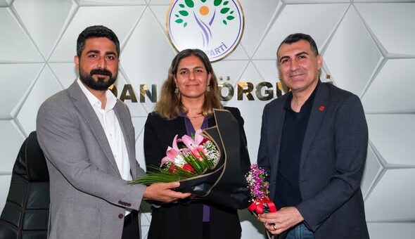 CHP’DEN DEM PARTİSİ YENİ SEÇİLEN İL EŞ BAŞKANLARINA HAYIRLI OLSUN ZİYARETİ