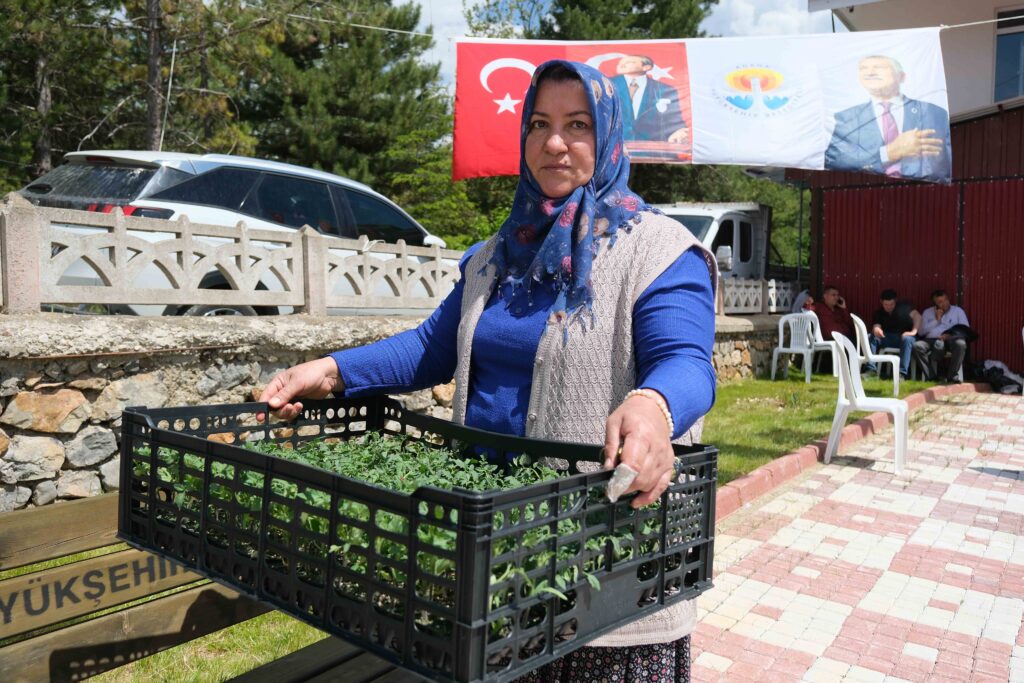 Adana Büyükşehir Belediyesi sosyal belediyecilik anlayışından taviz vermiyor