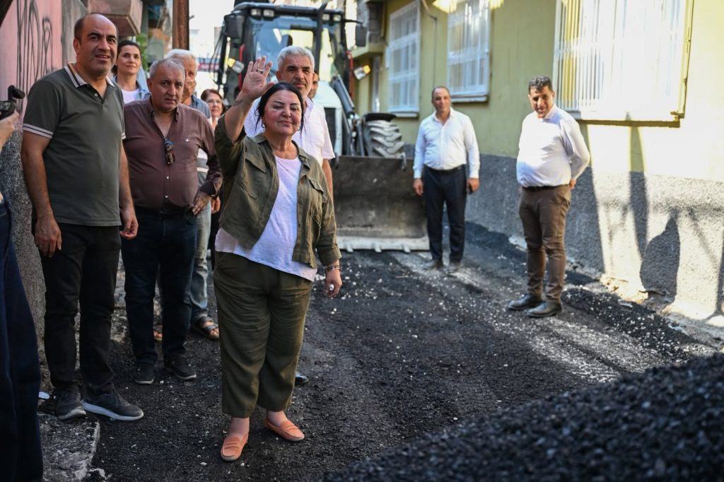 Seyhan Belediyesi’nden Mahallelere Kesintisiz Asfalt Hizmeti