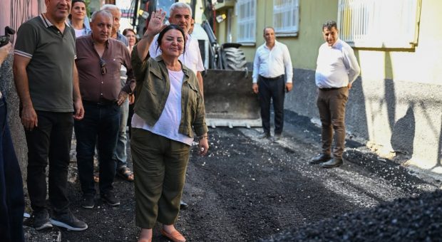 Seyhan Belediyesi’nden Mahallelere Kesintisiz Asfalt Hizmeti