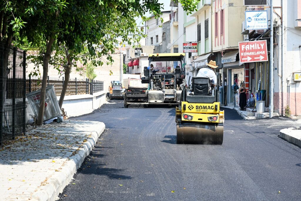 SEYHAN BELEDİYESİ’NDEN ULUCAMİ MAHALLESİ’NDE ASFALT MESAİSİ