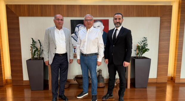 Yumurtalık Belediye Başkanı Erdinç Altıok, AOSB Başkanı Bekir Sütcü’yü ziyaret etti