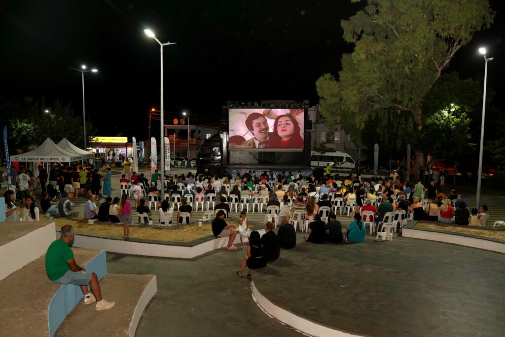 Hatay’ın Arsuz ilçesinde Altın Koza film gösterimi