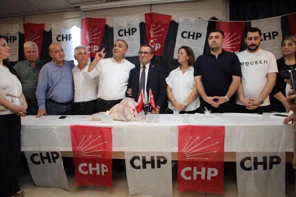 CHP Çukurova’da Yeni Dönem: Orhan Bayram Görevi Hasan Aslan’a Teslim Etti