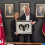 Koç Başlı Hediye Dikkat Çekti: Ayşe Yaşar’dan Hakan Yıldırım’a Ziyaret