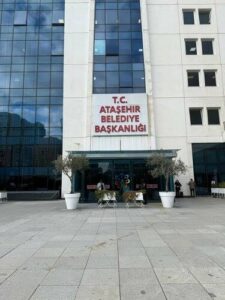 Ataşehir Beldiyesi Meclis’nde 6 CHP’li üye AK Partiye katıldı.