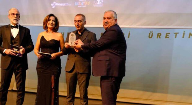 ÖZKAN TAŞÇI, ULUSLARARASI MARDİN FİLM FESTİVALİ’NDE ÖDÜLE LAYIK GÖRÜLDÜ