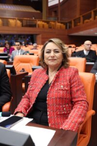 “Çukurova’da çiftçi bitti, sayın bakan; üretici can çekişiyor!”